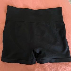 Black Seamless Scrunch Workout Shorts
